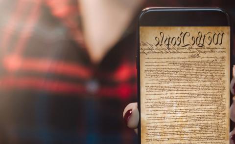美国.S. Constitution is shown on a smartphone 
